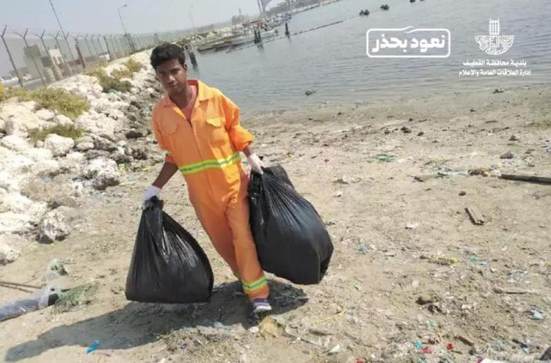 رفع 3 أطنان من المخلفات على شواطئ القطيف
