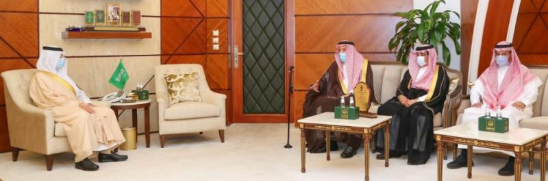 أمير الشرقية يؤكد ضرورة الاهتمام باللاعبين القدامى