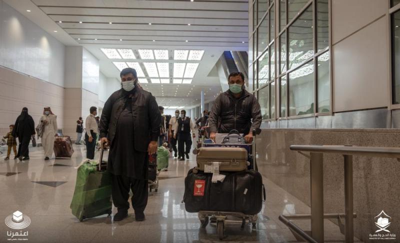 وصول فوج من معتمري باكستان إلى مطار جدة