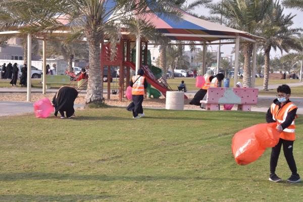 دانة الشرقية.. عزف مجتمعي على الهول واليامال