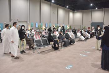 «لقاحات الدمام».. ابتسامة في نهاية النفق