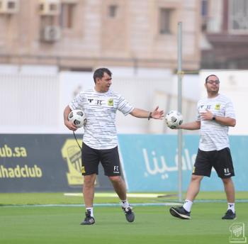 الديون تحاصر الاتحاد