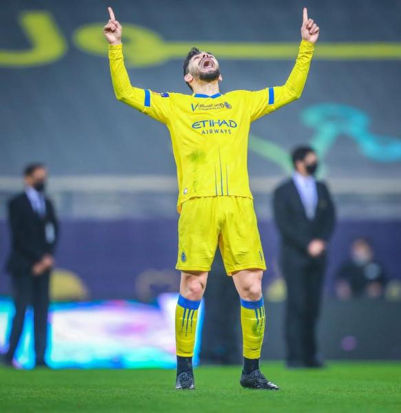 غاب الهلال .. وسطعت شمس النصر