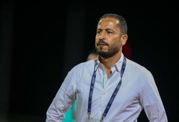 الوحدة يقترب من مدرب إنجليزي