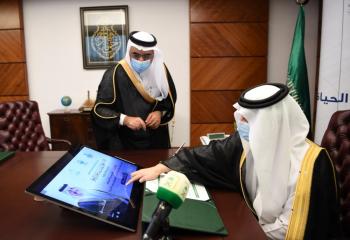 أمير الشرقية يدشن 10 حدائق بالدمام : 