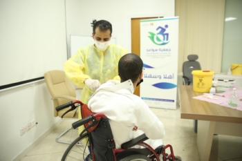 985 مصابا بكورونا.. ومبادرة لتطعيم مستفيدي «سواعد»