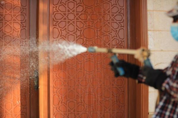 «الشؤون الإسلامية» تغلق 18 مسجدا مؤقتاً وتعيد فتح 13 