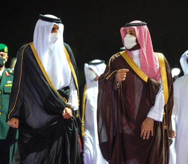 ولي العهد يستقبل أمير قطر بمطار الملك عبدالعزيز
