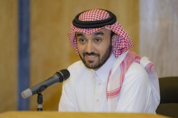 وزير الرياضة يوجه بتسهيل دخول الجماهير للملاعب والمنشآت الرياضية