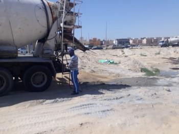 ضبط معدة تلقي مخلفات بناء في "عزيزة الخبر"