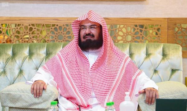 اعتماد إمامين في كل فرض.. و3 مؤذنين في «الواحد»