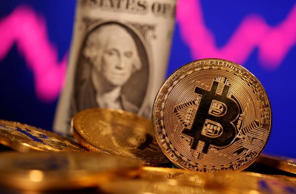 انخفاض سعر عملة «بيتكوين» 3.1% 