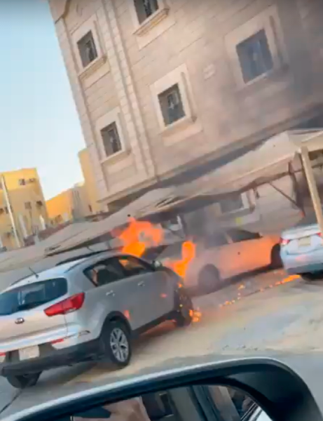 وزير الداخلية يكرّم مواطناً بعد تصديه لحريق مبنى بالدمام