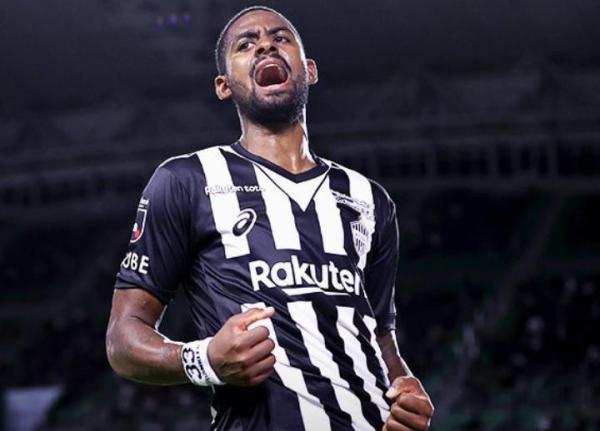 الأهلي يرمم دفاعه بالبرازيلي دانكلير