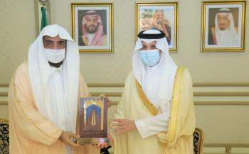 أمير الشرقية يشيد بجهود «بلدي الأحساء» في تجويد ومتابعة تنفيذ المشاريع