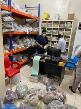إتلاف 50 كيلو أعشاب ونباتات طبية محظورة بالخبر