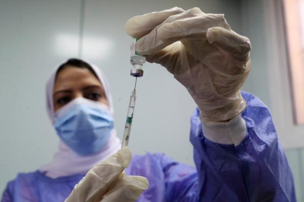 مصر تنتج أول مليون جرعة من لقاح كورونا محليًا