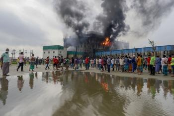 مصرع 52 شخصا إثر حريق بمصنع للعصائر في بنجلادش 