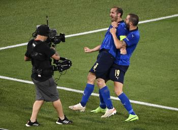 بونوتشي: صيحات الاستهجان أثناء عزف النشيد الوطني ألهمت المنتخبالإيطالي