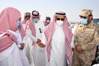 وكيل الأحساء يؤدي صلاة الميت على الشهيد 