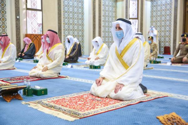 أمير الشرقية يؤدي صلاة عيد الأضحى مع جموع المصلين