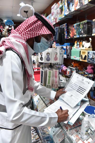 «اللجنة الأمنية» تغلق وتنذر 9 منشآت بالظهران