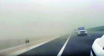 عاصفة رملية تبتلع مدينة طريق الحرير