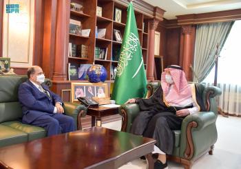 أمير جازان يبحث الموضوعات المشتركة مع السفير الهندي