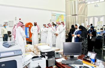 البريد السعودي ينظّم مسار سير الطرود للإعلام