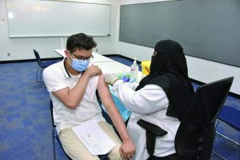 تدشين أول مركز لقاحات داخل مجمع تعليمي بالدمام