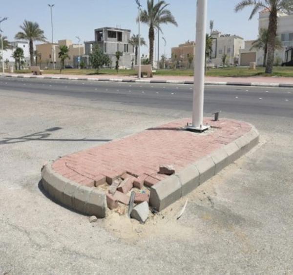 إصلاح الانترلوك والأرصفة المتهالكة بالظهران
