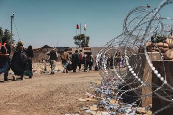 بريطانيا: عمليات الإجلاء من كابول بأخطر مراحلها.. وأمريكا توجه ضربة لـ«داعش»