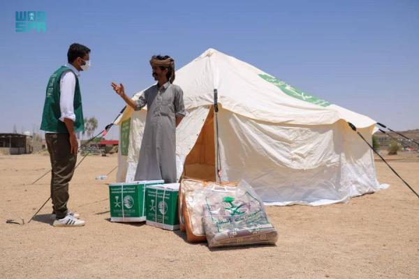 مأرب.. مركز الملك سلمان للإغاثة يقدم مساعدات متنوعة للنازحين