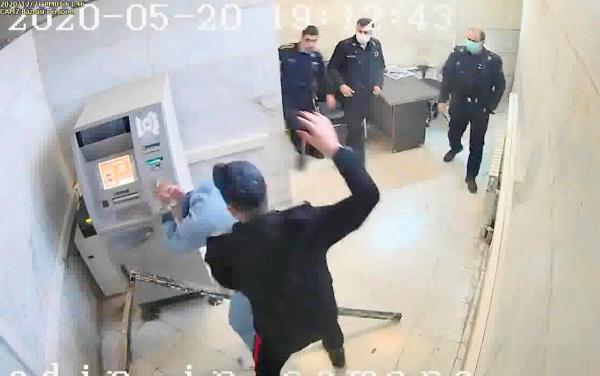 العفو الدولية: عشرات الوفيات والمصابين في معتقلات «الملالي»