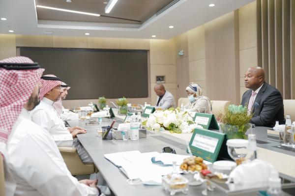 «الخريف» ووزير الخارجية البوروندي يتفقان على دعم التبادل التجاري