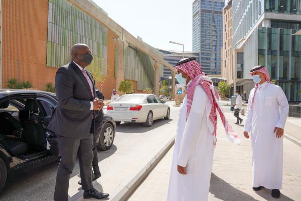 «الخريف» ووزير الخارجية البوروندي يتفقان على دعم التبادل التجاري