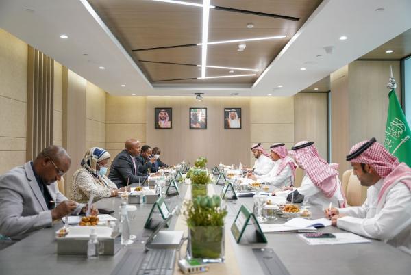 «الخريف» ووزير الخارجية البوروندي يتفقان على دعم التبادل التجاري