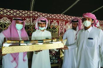 أمانة الأحساء تكرم المشاركين في «مهرجان الهجن»
