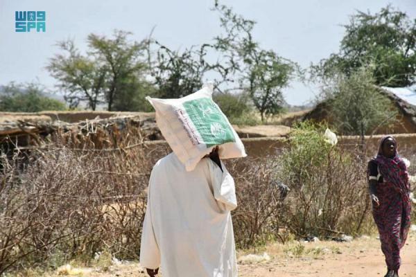 مركز الملك سلمان يدشن قافلة مساعدات للمتضررين شمال دارفور