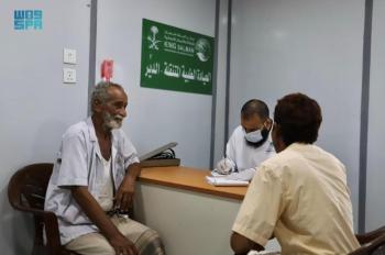 مركز الملك سلمان يقدم خدماته لـ 380 مستفيد خلال اسبوع بعزلة الدير