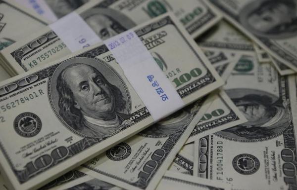 الين يتراجع لأقل مستوى في 4 أعوام مقابل الدولار