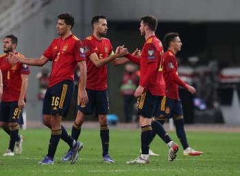 إسبانيا تقهر الاصابات وتسيطر على المجموعة الثانية