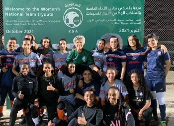 اليوم.. صافرة بداية دوري «القدم» النسائي