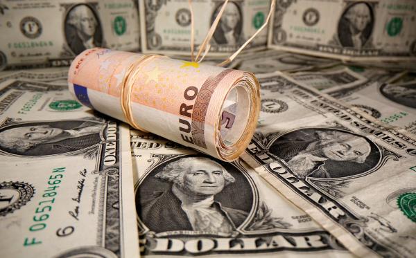 الدولار يقفز بعد ترشيح 
