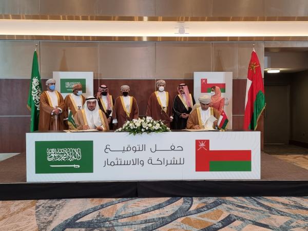 المملكة وعمان توقعان على 13 مذكرة تفاهم