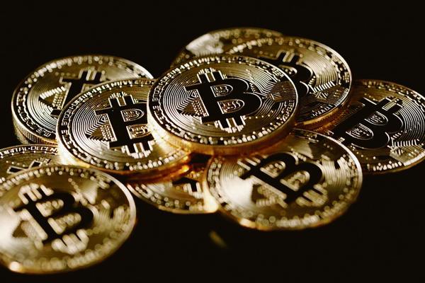 بيتكوين ترتفع 9ر2% وتكسر حاجز 50 ألف دولار