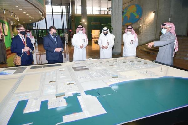 القنصل الأمريكي بالظهران يشيد بتقدم «الجبيل الصناعية»