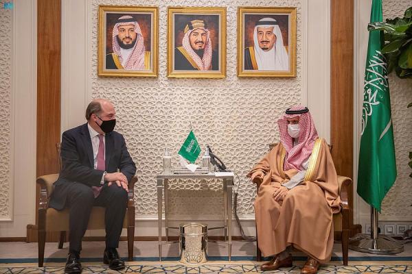 تعزيز التعاون الثنائي مع بريطانيا