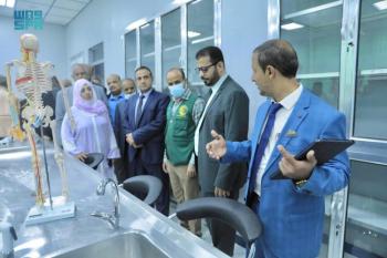 مركز الملك سلمان يدشن المختبرات الطبية بجامعة عدن