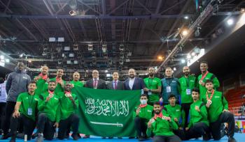 حامدي.. يطرح الإيراني أرضا ويتوج بالذهب!